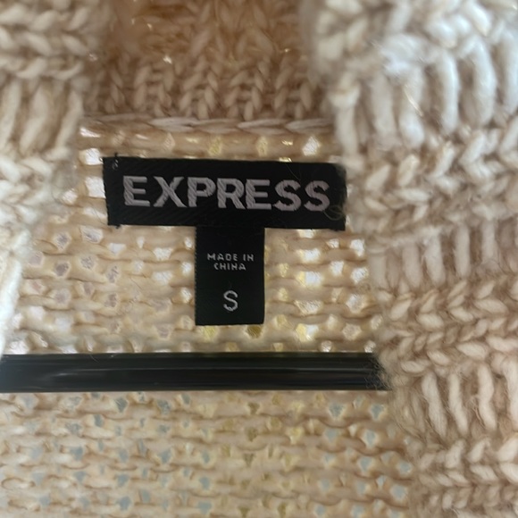 Express cream colored thick cable knit sweater size small - Picture 2 of 7